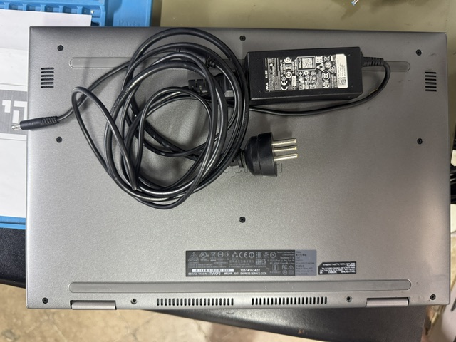 Dell Inspiron 15 — ‏15.6 אינץ׳, i7 דור 7, ‏16GB, ‏477GB SSD, מטען מקורי — תמונה 5
