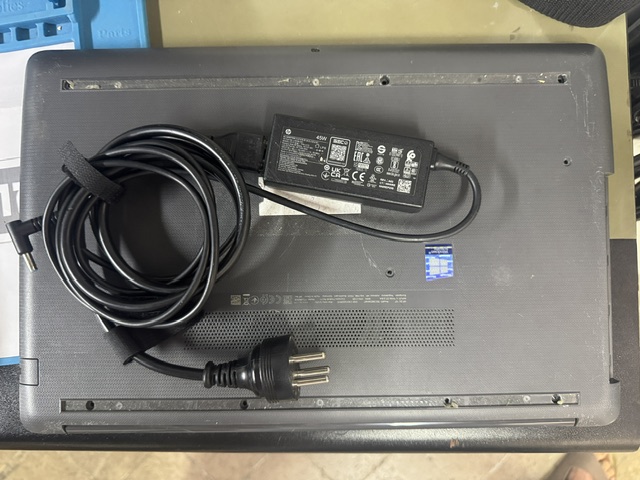 HP 250 G7 — 15.6 אינץ׳, i5 דור 8, 16GB RAM, 238GB SSD, מטען מקורי — תמונה 4