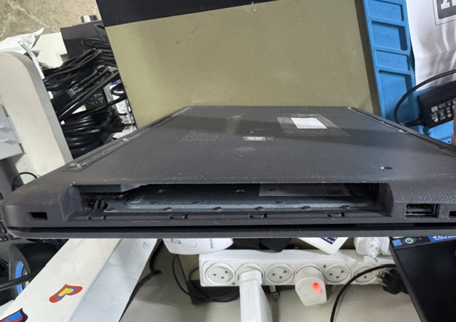 HP 250 G7 — 15.6 אינץ׳, i5 דור 8, 16GB RAM, 238GB SSD, מטען מקורי — תמונה 5