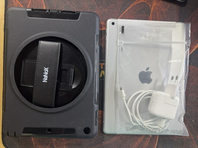 Apple iPad (דור 6) 9.7 אינץ׳ Cellular — עם תקשורת סלולרית — תמונה 5