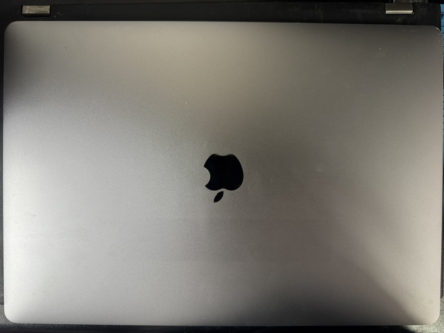 MacBook Pro 15" 2019 — כסוף, i9, 32GB RAM, 512GB SSD — תמונה 4