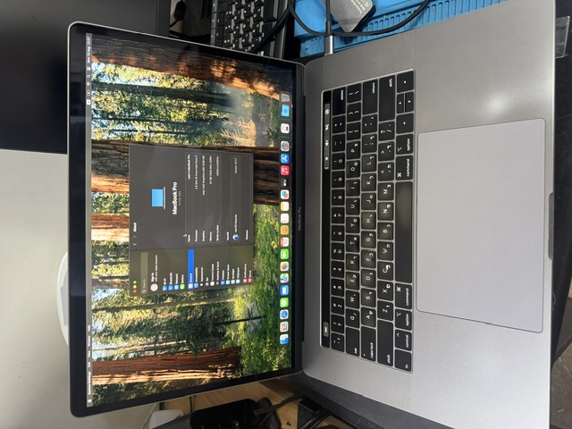 MacBook Pro 15 אינץ׳ 2018 — i7, ‏32GB, ‏512GB SSD, מטען מקורי — תמונה 2
