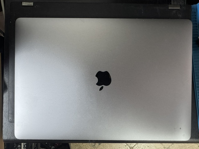 MacBook Pro 15 אינץ׳ 2018 — i7, ‏32GB, ‏512GB SSD, מטען מקורי — תמונה 4